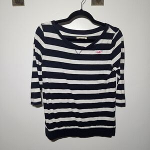 Hollister Navy and Cream Striped Tee